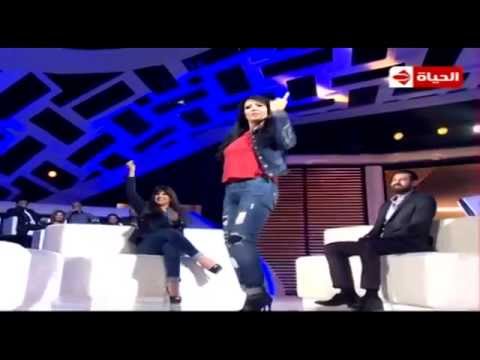 شباب يسخرون من رقصة سمية الخشاب في برنامج تلفزيوني