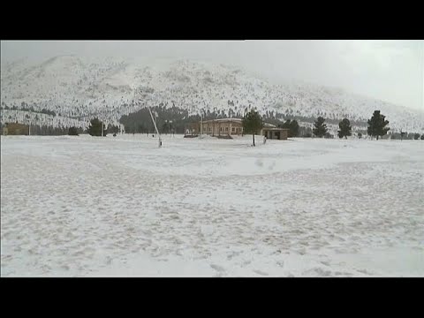 مناطق جبلية في المغرب تعاني من العزلة ونقص المؤن الغذائية بسبب الثلوج