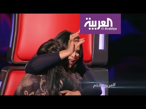 شاهد إليسا ترتبك أمام وسامة مشارك في ذا فويس