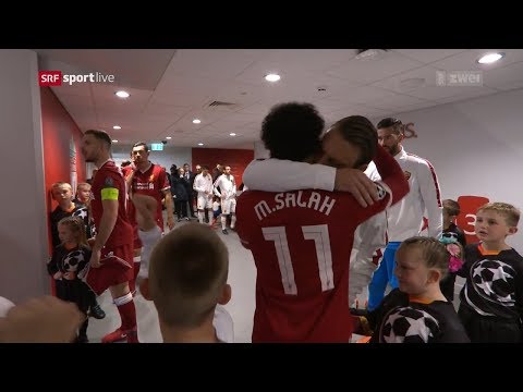 محمد صلاح يصافح نجوم روما