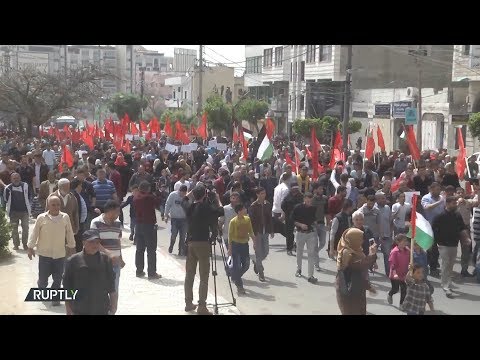 شاهد مئات الفلسطينيين في غزة يطالبون في عيد العمال بإنهاء الحصار