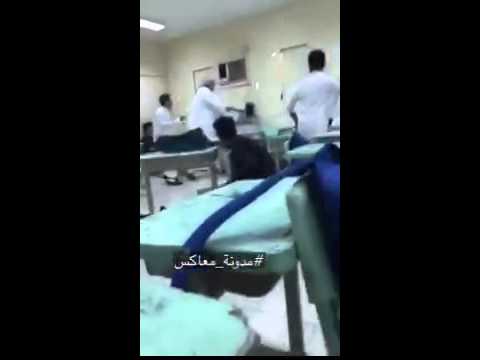 بالفيديو مدرس يُبرِّح أحد طلابه ضربًا في مكة المكرمة